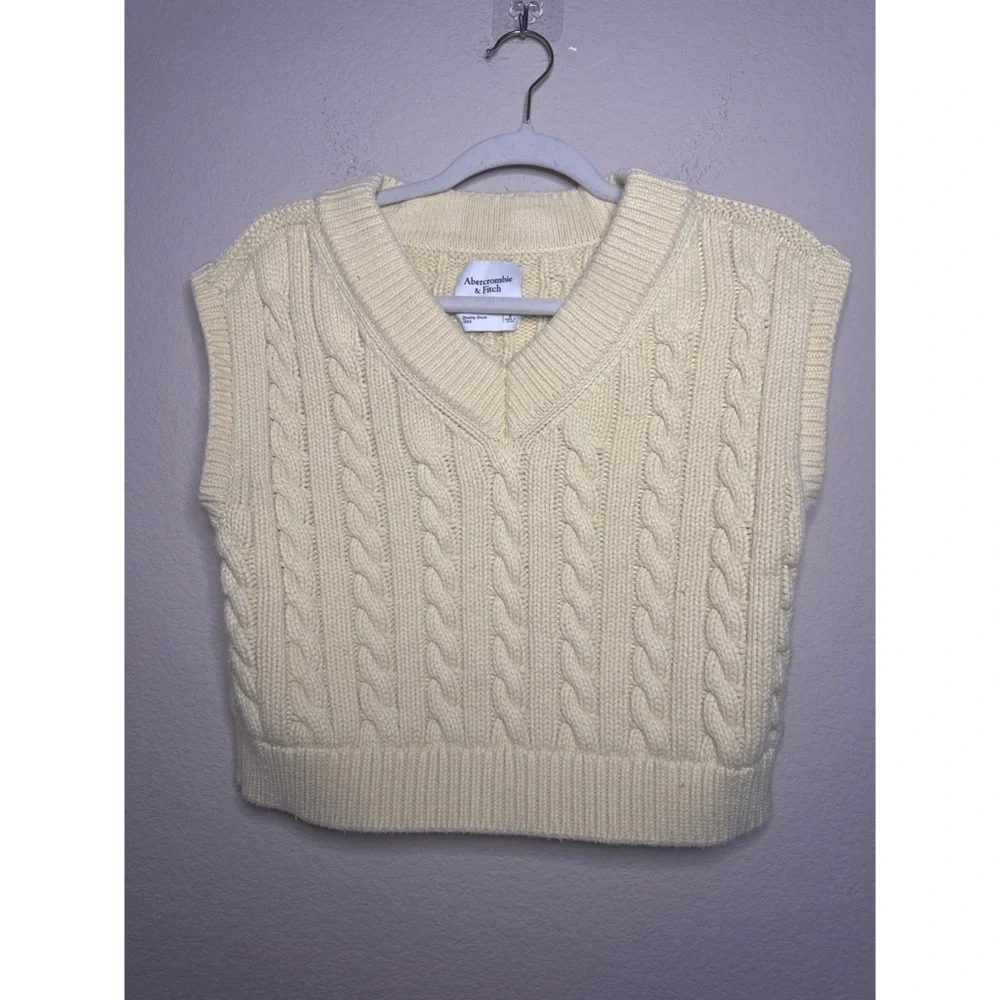 Abercrombie & Fitch Butter Yellow Cable Knit‎ Sweater Vest Size Small